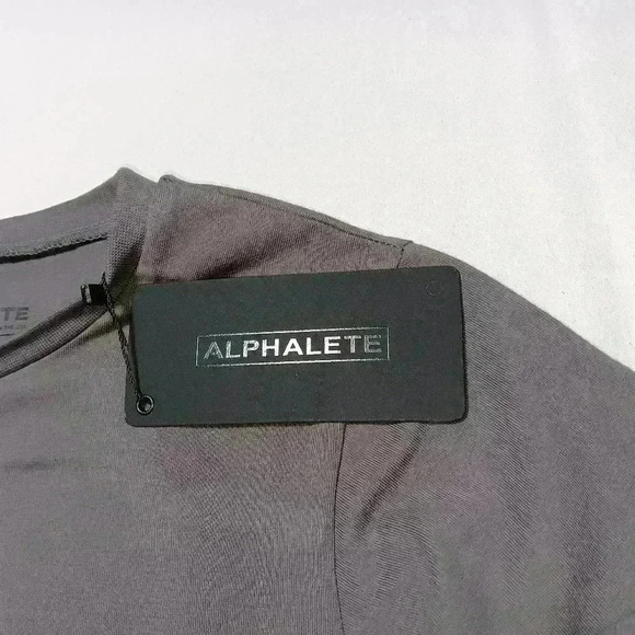 Alphalete Short sleeve Crop shirt.  Ladies size xs. NWT - Picture 4 of 6